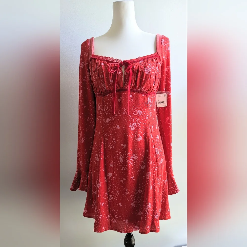 NWT.....Free People Tess Velvet-Trim Red Floral Mini Dress Size Small - Picture 1 of 12